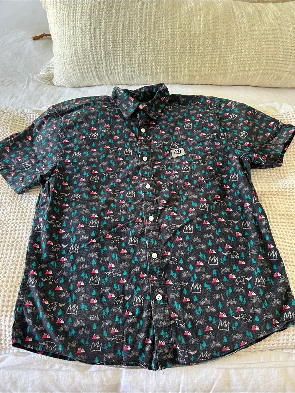 Mens short sleeve Mammoth theme button up shirt